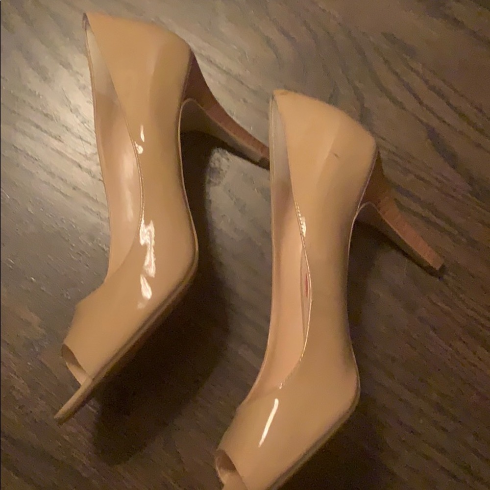 Cole haan tan patent leather shoes open toe